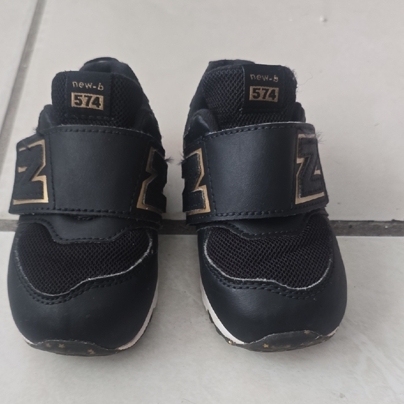 New Balance Kids Black and Gold Sneakers - Picture 6 of 6
